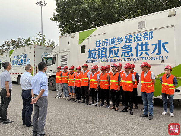 威尼斯wns8885556紧急救援供水车保障泸定群众用水安全